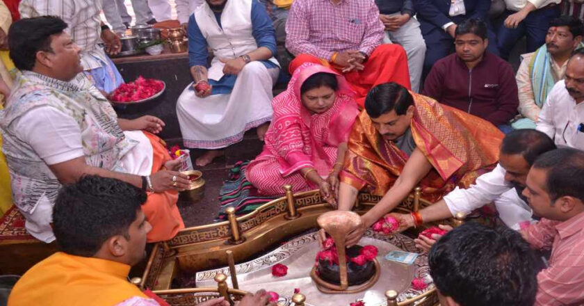 मुख्यमंत्री डॉ. यादव ने भगवान श्री अंगारेश्वर महादेव की सपत्निक पूजा-अर्चना