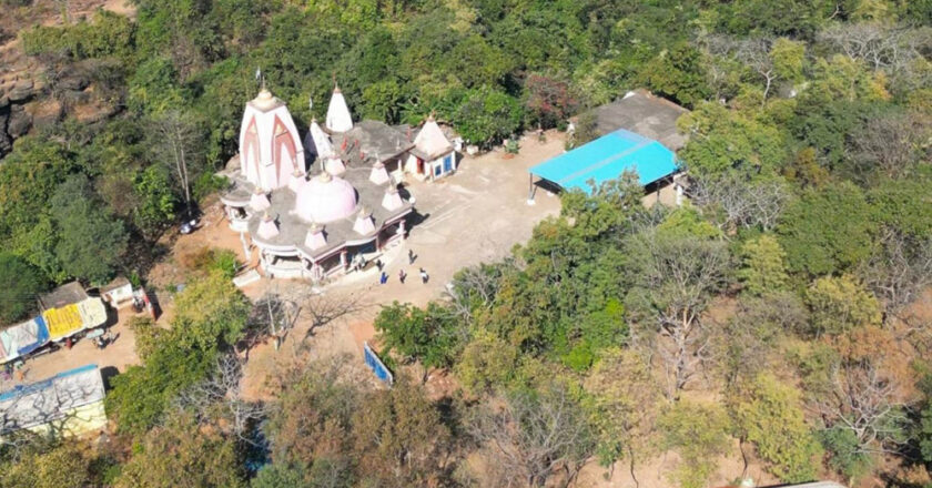 रायपुर : प्राकृतिक सौंदर्य और आस्था का संगम है नारागांव स्थित मां सियादेवी का मंदिर