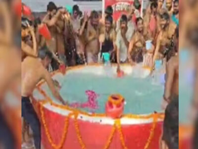 प्रयागराज : संगम काआया पानी, उन्नाव जेल में पवित्र स्नान का हुआ जुगाड़, कैदियों ने लगाई डुबकी