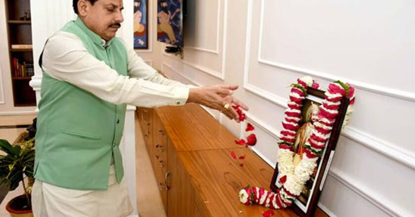 मुख्यमंत्री डॉ. यादव ने छत्रपति शिवाजी महाराज की जयंती पर पुष्पांजलि अर्पित की