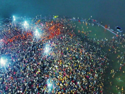 महाकुंभ मेले में वाटर एटीएम दे रहा है फ्री आरओ पानी, बटन दबाते ही निकलने लगता है जल