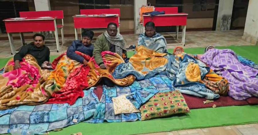 ईवीएम मशीन को लेकर सियासी घमासान तेज, अध्यक्ष और पार्षद प्रत्याशी स्ट्रांग रूम के बाहर कर रहे रतजगा