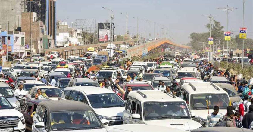 प्रयागराज में  अब भी 10 से 25 किलोमीटर लंबा जाम , श्रद्धालुओं की हालत खराब