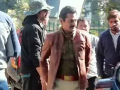 कानपुर में नवाज के चाहने वालों की भीड़ उमड़, पुलिस ने लगाई बैरिकेंडिग