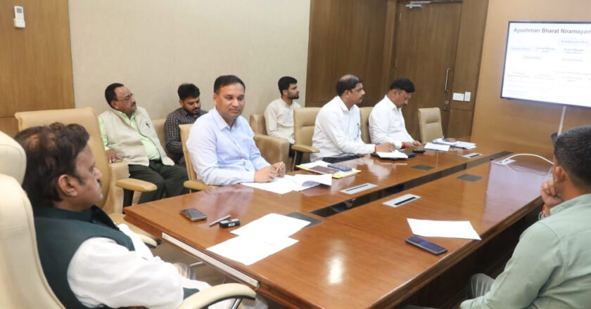 उप मुख्यमंत्री शुक्ल ने आयुष्मान भारत योजना के क्रियान्वयन की वृहद समीक्षा की