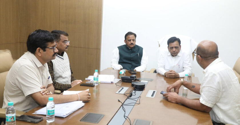 वित्त विभाग से जुड़े विभागीय नीतिगत विषयों पर उप मुख्यमंत्री देवड़ा से उप मुख्यमंत्री शुक्ल ने किया विमर्श