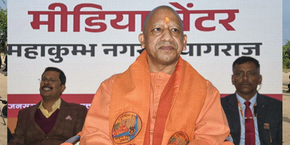 प्रयागराज पहुंचे सीएम योगी, स्वच्छताकर्मियों, स्वास्थ्यकर्मियों को दिया गिफ्ट, 16 हजार निश्चित मानदेय