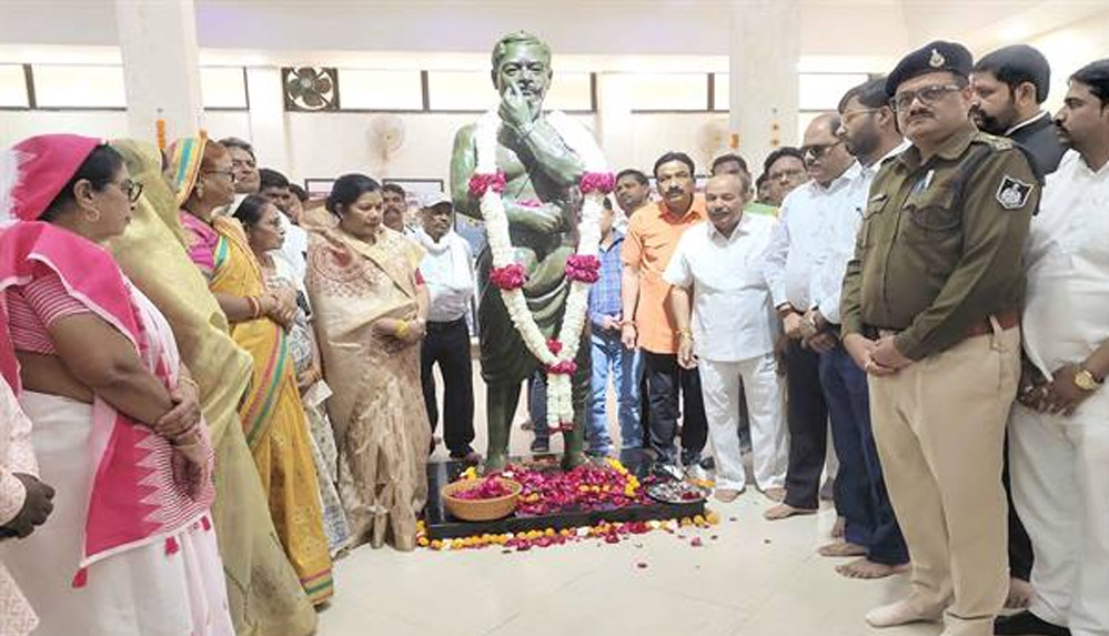 आजाद के सपनो के विकसित भारत को बनाने के लिए राज्य एवं केंद्र सरकार कर रही है प्रयास : मंत्री श्रीमती उईके