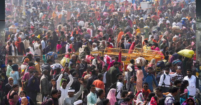 महाकुंभ भगदड़ की जांच के लिए न्यायिक आयोग की टीम पहुंची संगम, दो सीनियर IAS अफसरों को किया तैनात