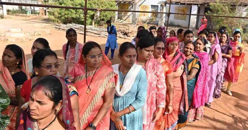 त्रिस्तरीय पंचायत चुनाव : 53 विकासखंड में वोटिंग जारी, अब तक 27.68% मतदान