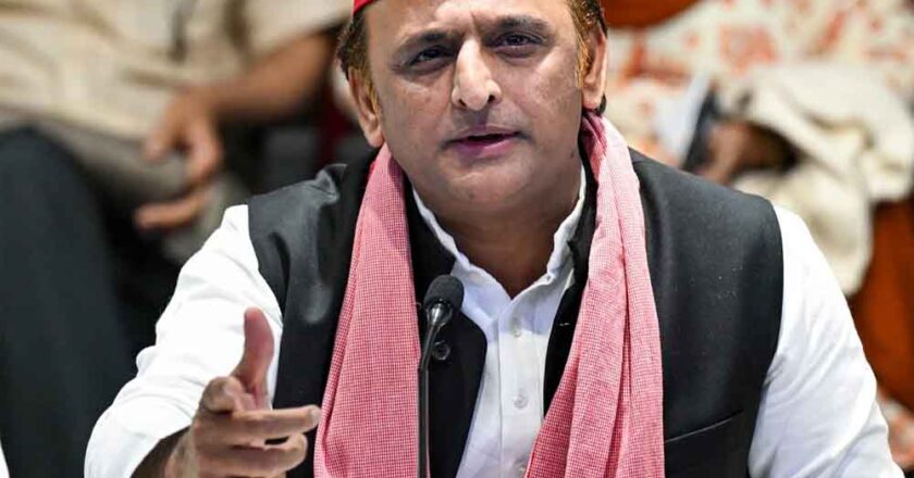 अखिलेश यादव ने उपचुनाव को लेकर दिया बड़ा बयान, ‘चुनाव आयोग मर गया है, सफेद कपड़ा भेंट करना होगा’