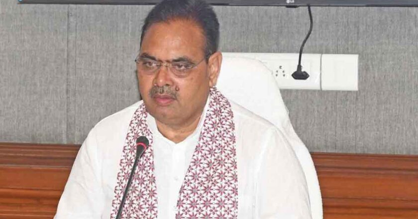 कार्यालय में विलम्ब से आने वाले एवं बिना अनुमति अनुपस्थित रहने वाले कार्मिकों के विरुद्ध होगी कार्रवाई