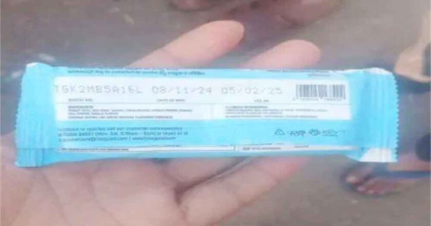 आंगनबाड़ी केंद्र पर बच्चों को एक्सपायरी चॉकलेट बांटी, खाने से बिगड़ी बच्चों की तबीयत