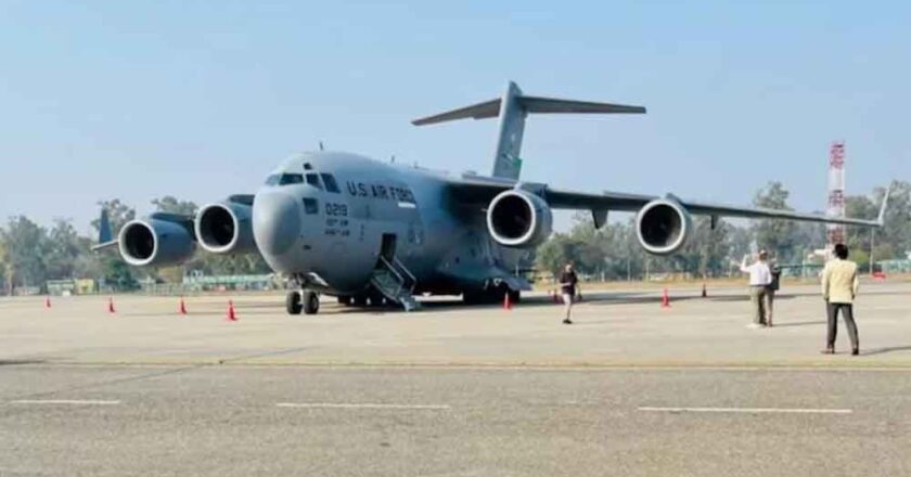 अमेरिका से डिपोर्ट किए गए 119 भारतीय प्रवासियों को लेकर दो फ्लाइट आज और कल अमृतसर में होगी लैंड