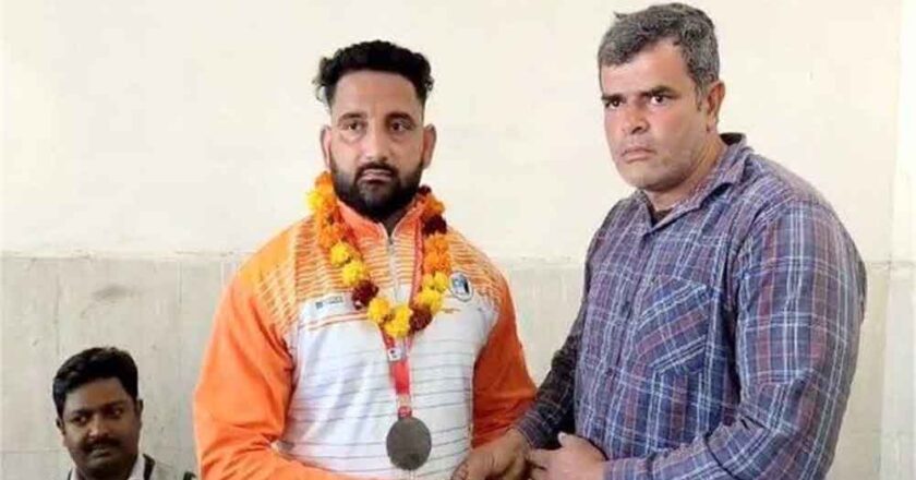 शहर के खिलाड़ी तरुण कुमार ने नॉर्थ इंडिया पावरलिफ्टिंग गेम्स में कांस्य पदक जीता
