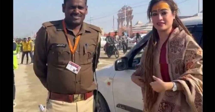 ‘सुंदर साध्वी’ हर्षा रिछारिया का पुलिस वाले को किस का वीडियो वायरल, जाने क्या है हकीकत