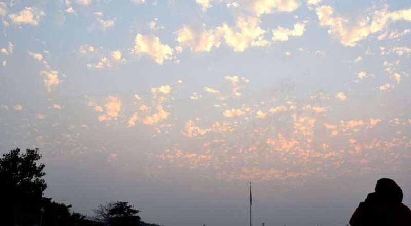 यूपी में एक बार फिर से बदला मौसम, प्रदेश के कई जिलों में छाए हल्के बादल