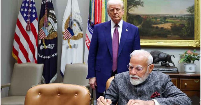 ट्रंप ने वाशिंगटन डीसी स्थित व्हाइट हाउस में पीएम मोदी से मुलाकात के दौरान उन्हें ‘अवर जर्नी टुगेदर’ पुस्तक भेंट की