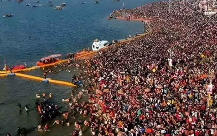 महाकुंभ में सरकार की अनुमानित संख्या के करीब पहुंची श्रद्धालुओं की संख्या, अब तक कितने लोग लगा चुके हैं डुबकी, जाने