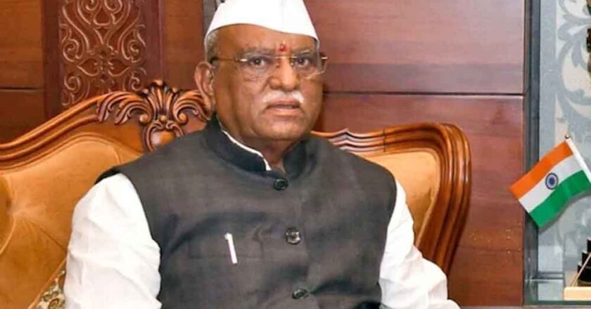 योग साधक सम्मान समारोह आयोजित— योग और फागुन महोत्सव के साथ शिक्षा महोत्सव भी हो : राज्यपाल