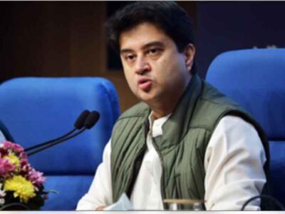 ग्लोबल समिट को लेकर कांग्रेस के आरोपों पर पलटवार करते हुए सिंधिया ने कहा कि कांग्रेस अपने गिरेबान में झांके