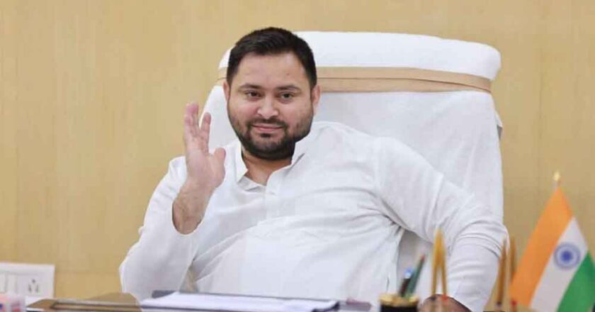 तेजस्वी यादव ने चुनाव आयोग पर भड़कते हुए कहा-आयोग संविधान और लोकतंत्र के कैंसर की तरह काम कर रहा