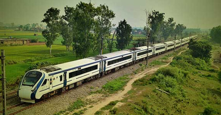 दिल्ली से रेलवे कुंभ मेले के लिए चलाएगा विशेष वंदे भारत ट्रेन, जानिए 15-17 फरवरी तक किस समय चलेगी ट्रेन