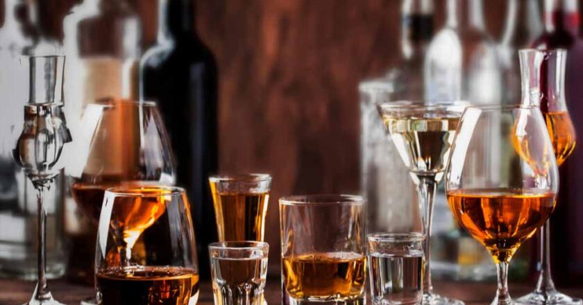 उत्तर प्रदेश में शराब की एक ही दुकान पर अंग्रेजी-देसी और बीयर मिलेगी