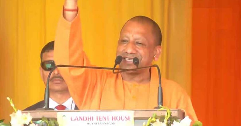 सीएम योगी ने बागपत में पूर्व केंद्रीय मंत्री स्वर्गीय अजित सिंह की भव्य प्रतिमा का किया अनावरण