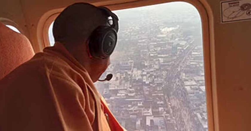 महाकुंभ में पवित्र संगम में स्नान करने वालों की संख्या कम होने का नाम नहीं ले रही, योगी ने किया हवाई सर्वेक्षण