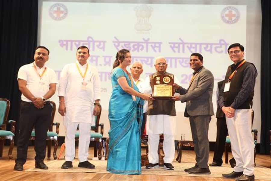 रेडक्रॉस के सेवा संकल्प को पीड़ित मानवता की सेवा में करे साकार : राज्यपाल पटेल