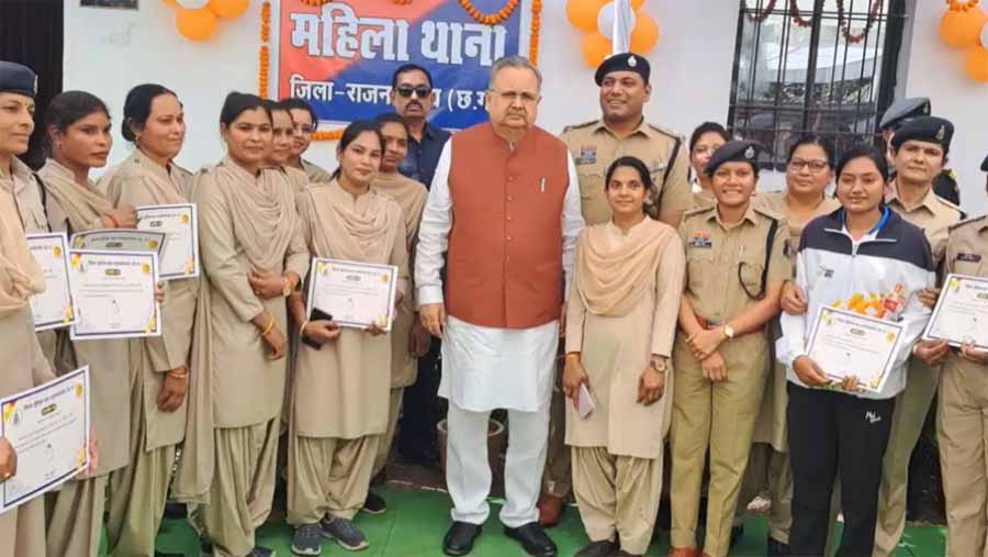 विधानसभा अध्यक्ष रमन सिंह ने महिला थाने का किया उद्घाटन