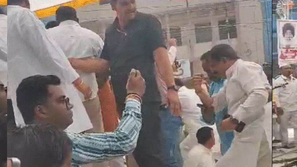 काला कपड़ा,हाथों में तख्ती,MP विधानसभा के बाहर विपक्ष का अनोखा प्रदर्शन