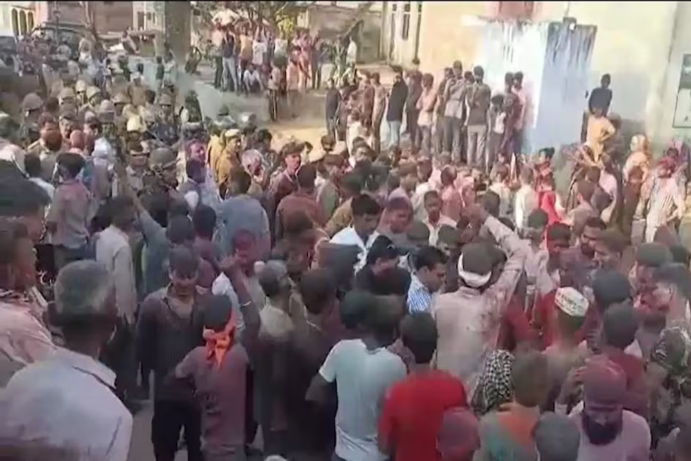 उन्नाव में बवाल… फाग जुलूस में हंगामा, उपद्रवियों ने पुलिस पर फेंके पत्थर