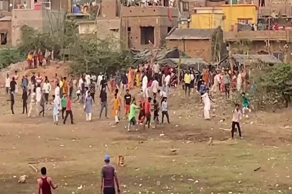 पश्चिम बंगाल के बीरभूम में दो गुटों में हिंसक झड़प, पुलिस ने पूरे इलाके में सस्पेंड की इंटरनेट सेवाएं