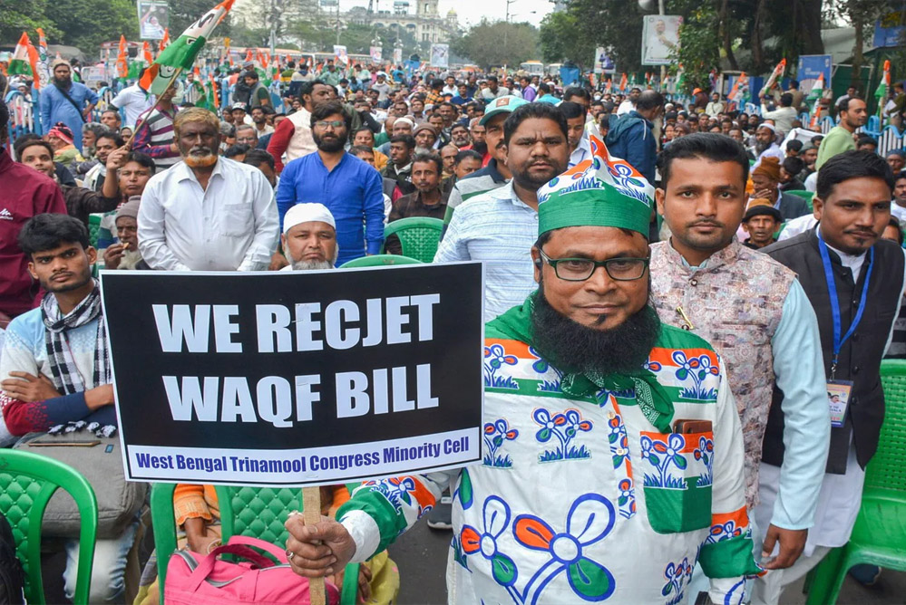 मुस्लिम पर्सनल लॉ बोर्ड का वक्फ बिल के खिलाफ जंतर-मंतर पर प्रोटेस्ट, संसद सत्र में भी उठेगा मामला