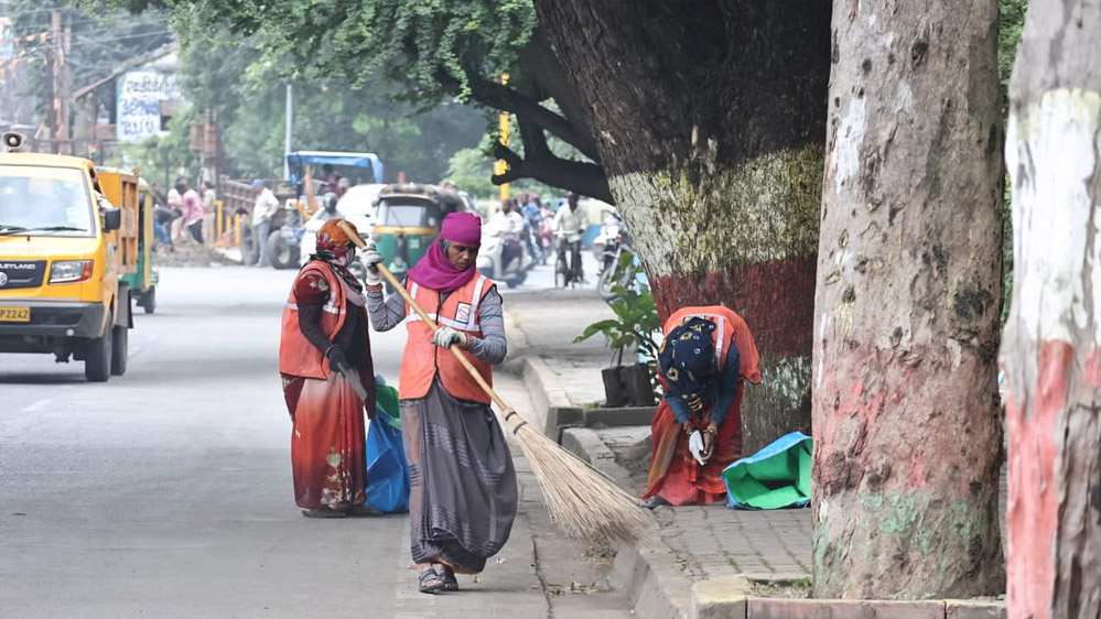 इंदौर शहर में अब रात में हो रही सफाई, चार दिन रैंकिंग के लिए रहेगी टीम