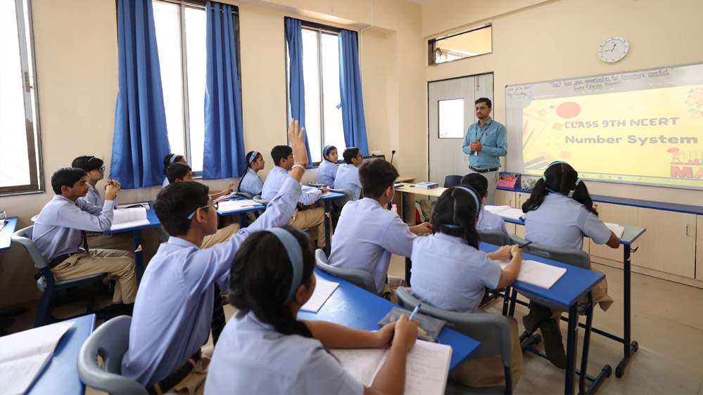 किसी खास दुकान से किताब और यूनिफार्म खरीदने पर मजबूर किया, तो एमपी में स्कूल पर होगा एक्शन