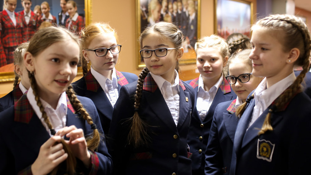 रूस अब बच्चे पैदा करने के लिए स्कूली छात्राओं को कर रहा तैयार, सीधे कैश का ऑफर