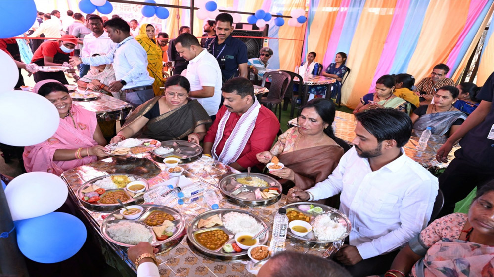 रायपुर : श्रमिकों के लिए तीसरे श्रम अन्न केंद्र का हुआ शुभारंभ, मात्र 5 रुपए में मिलेगा भरपेट पौष्टिक भोजन