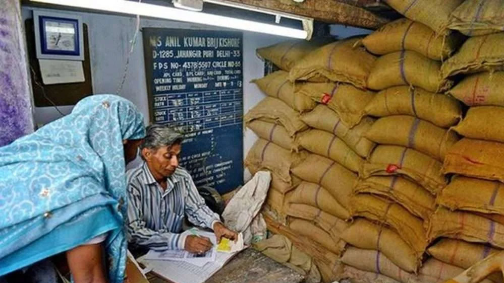 नवाचार के तहत इंदौर में उपभोक्ताओं के लिये राशन भी पोषण भी