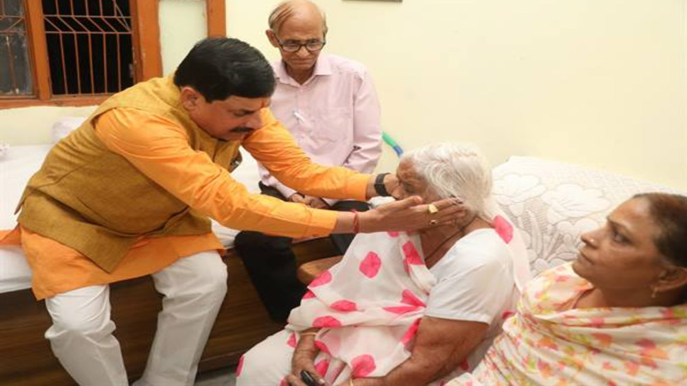 मुख्यमंत्री डॉ यादव ने प्रेस फोटोग्राफर स्व. देवेन्द्र दुबे के परिजन को दी सांत्वना