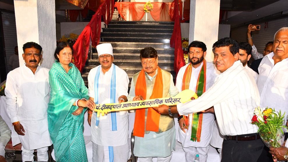 मंत्री कैलाश विजयवर्गीय ने सागर में संविधान चौक का लोकार्पण