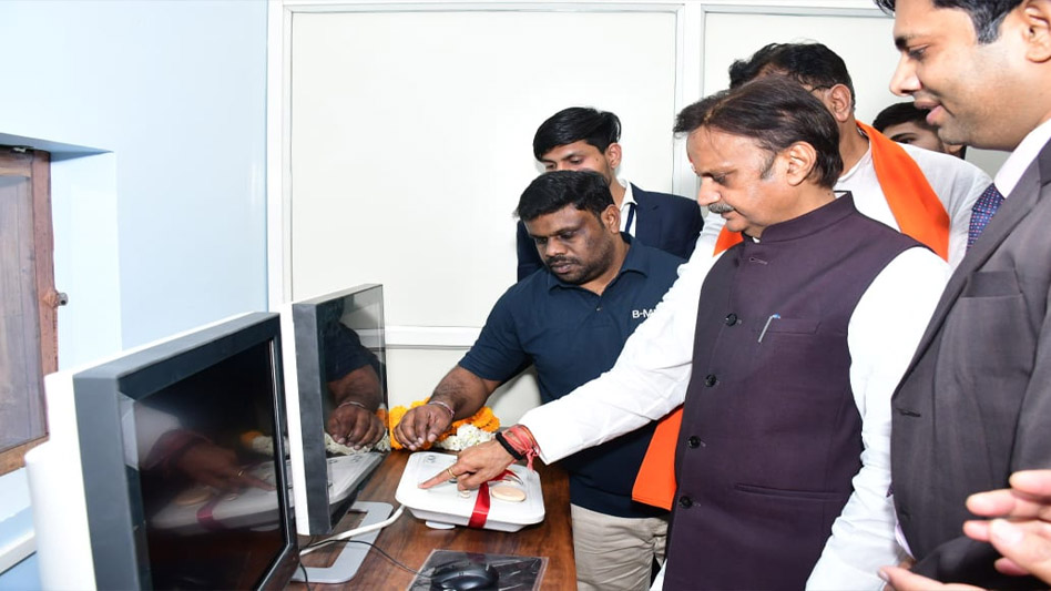 उप मुख्यमंत्री शुक्ल ने कैथ लैब का किया शुभारंभ