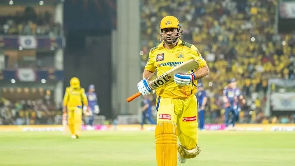 धोनी को लेकर कोच का चौंकाने वाला खुलासा, घुटने में चोट, 10 ओवर बैटिंग करना मुश्किल…