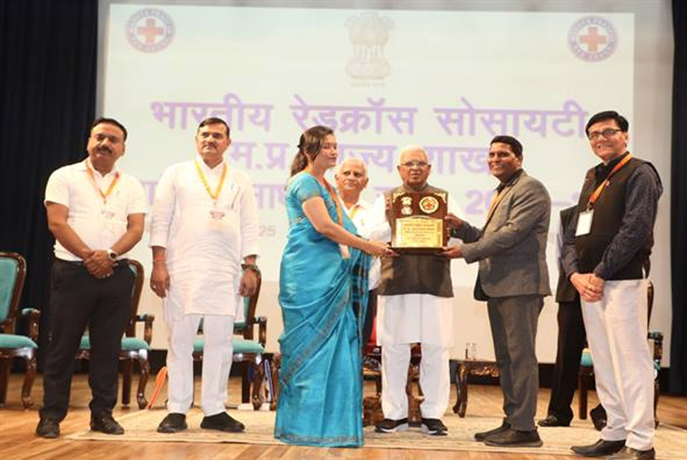 रेडक्रॉस के सेवा संकल्प को पीड़ित मानवता की सेवा में करे साकार : राज्यपाल पटेल