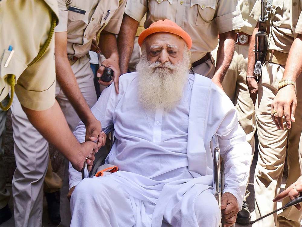 रेप केस में उम्रकैद की सजा काट रहे आसाराम से अहमदाबाद आश्रम छिन सकता है, जाने क्या है प्लान