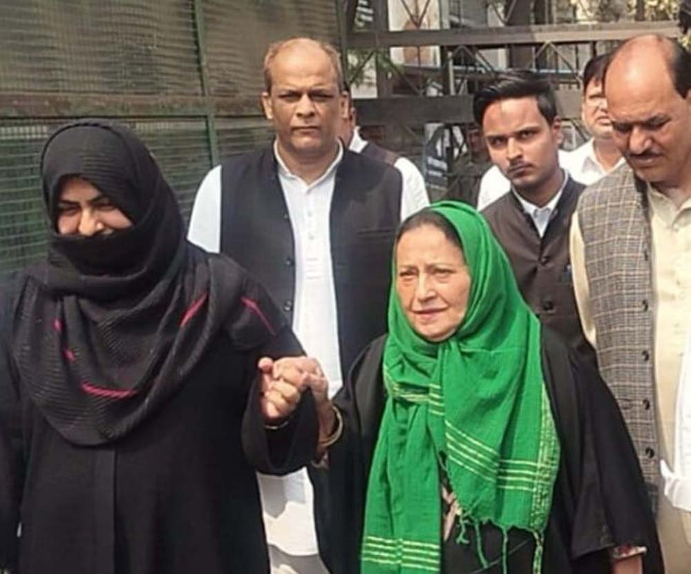 अभिलेख खुर्द-बुर्द मामले में आरोपित बनाए गए सपा नेता आजम खां त्नी, बेटे और बहन की अंतरिम जमानत बढ़ी
