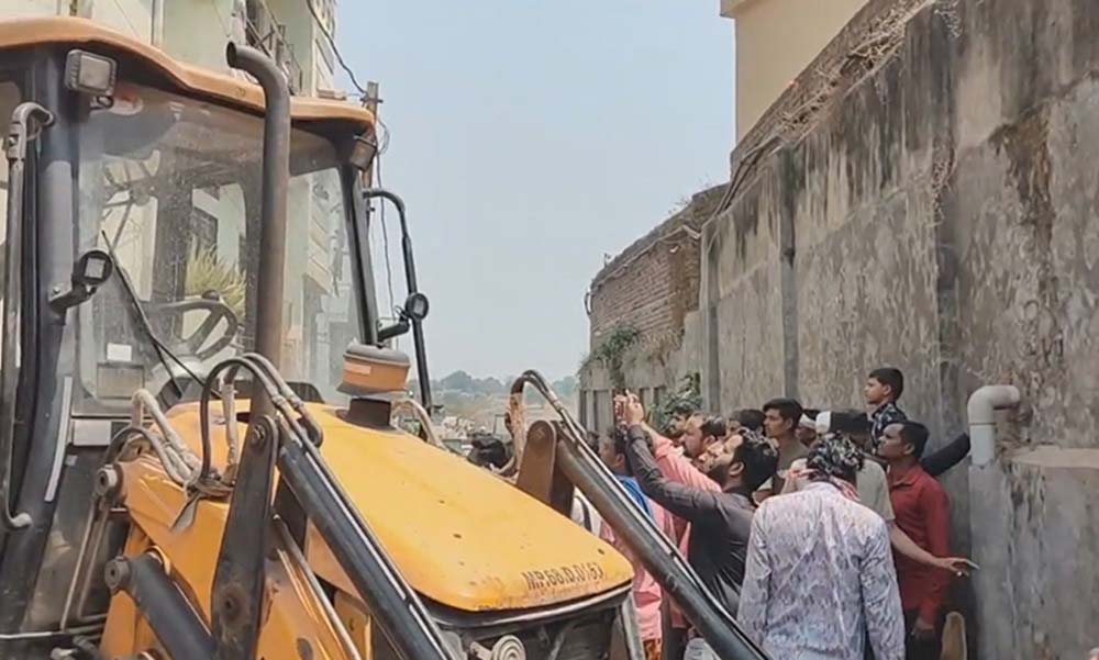 दर्दनाक हादसा : बुरहानपुर में दीवार गिरने से मजदूर मलबे में दबे, रेस्क्यू जारी, जांच में जुटा प्रशासन