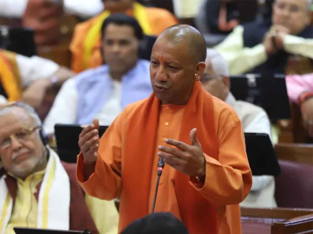 यूपी विधानसभा के बजट सत्र में योगी आदित्यनाथ ने कानून व्यवस्था से लेकर विकास कार्यों का विस्तार से ब्योरा दिया